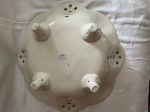 Porzellanschale mit Füßchen und Blumenmotiv Bild 3