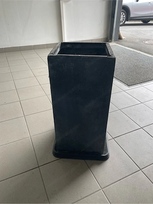 grauer Übertopf  Bild 2