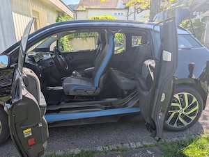 BMW I3 mit elektrischem Dreh- Schwenksitz für Beifahrer mit Handycap.  Bild 4