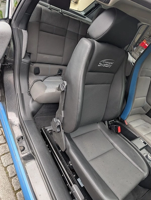 BMW I3 mit elektrischem Dreh- Schwenksitz für Beifahrer mit Handycap.  Bild 5