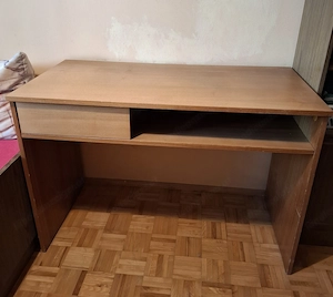Schreibtisch