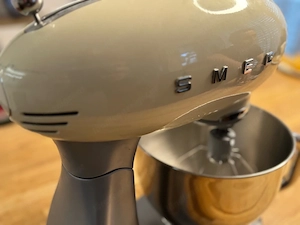 Smeg Küchenmaschine Retro Bild 4