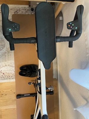 Zwift Ride + Wahoo Kickr Core Smart Trainer Bike, Heimtrainer Bild 2