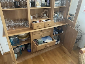 Schöne, neuwertige Vollholz - Vitrine zu verkaufen! Bild 5