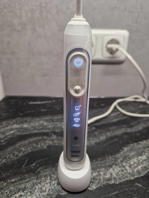 Elektrische Zahnbürste Oral B  Bild 2