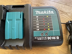 Makita Ladegerät DC18SD NEU Bild 2