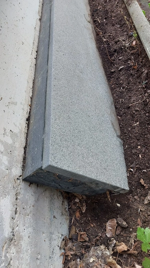 Granit-Treppenstufe, massiv, zu verschenken Bild 2