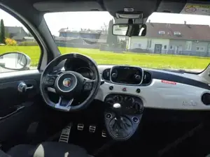 Abarth 595 Abarth 1.4 Turbo 107 kW (145 PS), Schaltgetriebe Bild 9