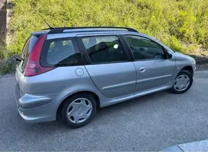 Peugeot 206 Bild 7