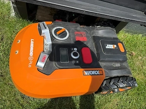 Worx Landroid M700 Plus (WR 167E) mit Garage & Zubehör Bild 2