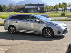 Toyota Avensis Bild 2
