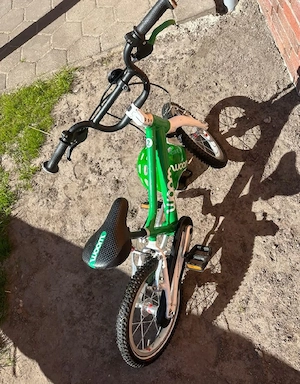 Fahrrad für Kinder Woom 2 in Grün mit Helm   sehr guter Zustand Bild 3