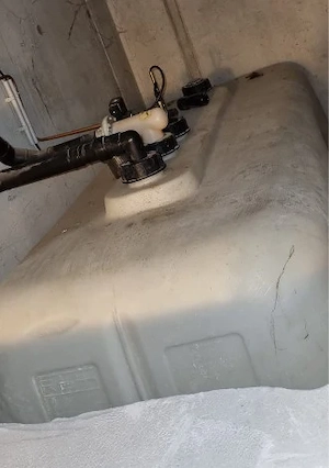 Öltank ca. 2000 Liter mit Drumherum