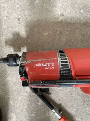 HILTI Kernbohrgerät Maschine Bild 5