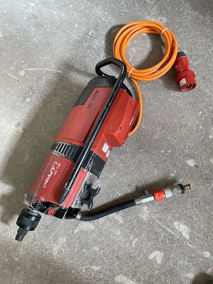HILTI Kernbohrgerät Maschine Bild 4