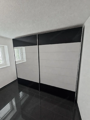 Kleiderschrank