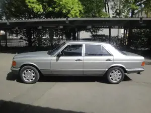 Mercedes 380 SE V8   W126 Oldtimer | Erstbesitz | gepflegt Bild 4