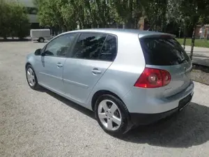 VW Golf 5 1.6 Benzin | Pickerl neu | Viele Neuteile | Top Zustand Bild 3
