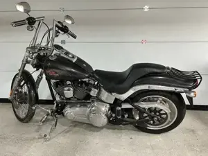 Harley Davidsob Softail FXSTC Custom Bild 3