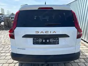 Dacia Jogger Extreme 1.0 TCe 110 7-Sitzer-AHK-Kamera-LED-App... Bild 5