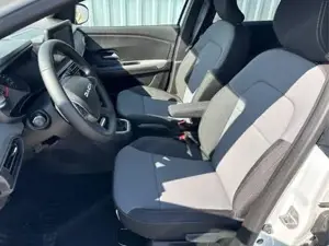 Dacia Jogger Extreme 1.0 TCe 110 7-Sitzer-AHK-Kamera-LED-App... Bild 8