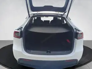 Tesla Model Y  Bild 9
