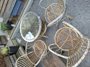 Aussenbereich Tische + Stühle Bild 2