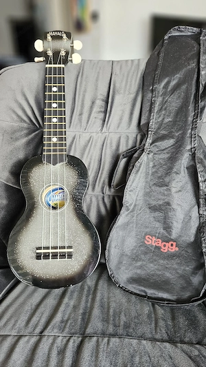 Ukulele Gitarre  Bild 5