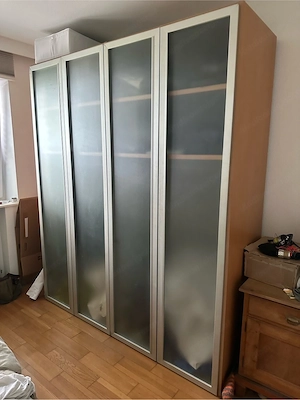 Kleiderschrank