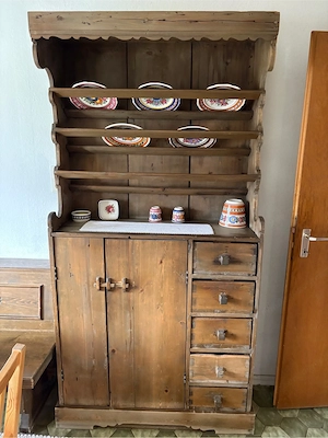 Antik Schrank Bild 2