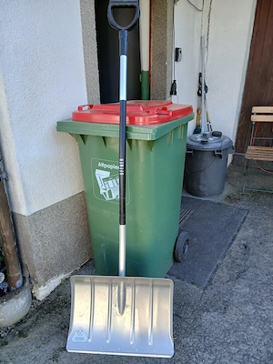 Schneeschieber zu verschenken 