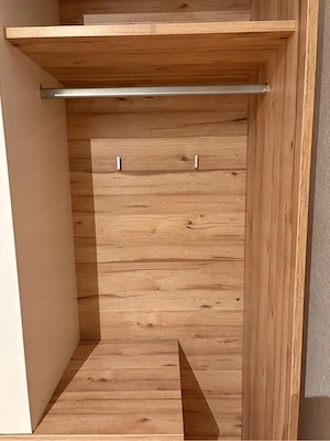 Kleiderschrank Bild 4