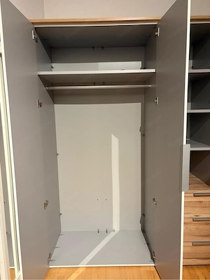 Kleiderschrank Bild 5