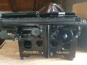 Historische Schreibmaschine Bild 2
