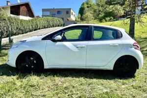 Peugeot 208 Bild 2