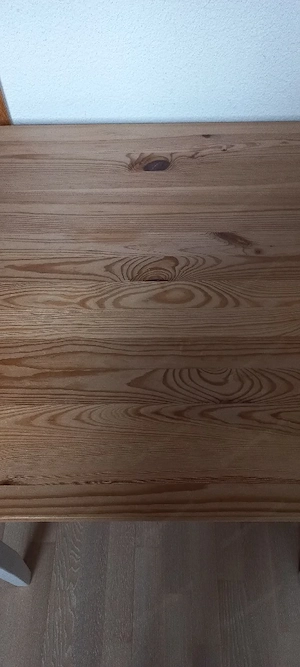 Kleiner Holztisch  Bild 2