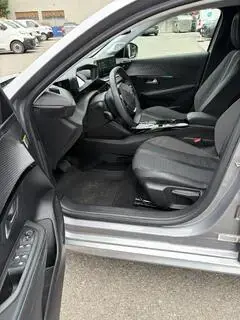 Peugeot 208 Bild 7