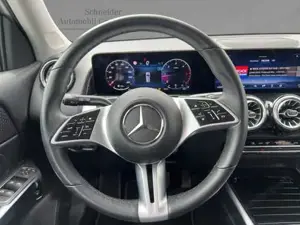 Mercedes-Benz GLB 180 d W-Paket Navi LM KAM SpurW ParkAss. Bild 9