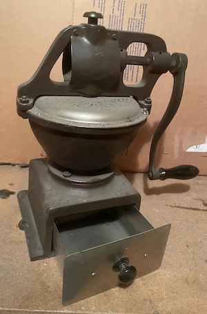 Antike Kaffeemühle Bild 2