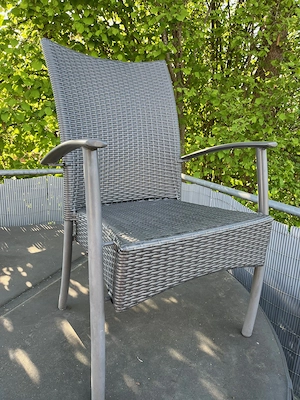 12 Gartenstühle Polyrattan Alu gebraucht Bild 3