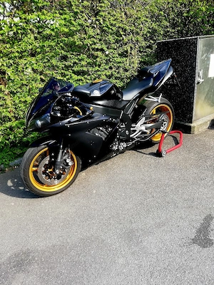 Yamaha R1  Bild 2