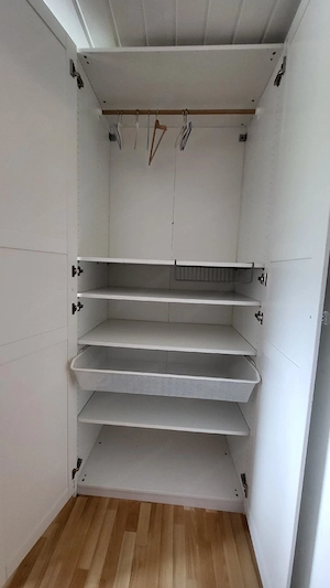 Kleiderschrank Bild 4