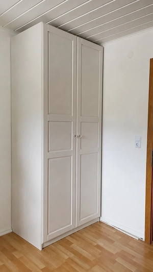 Kleiderschrank Bild 2