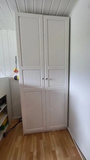 Kleiderschrank Bild 3
