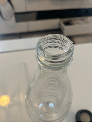 Original SodaStream Glaskaraffe mit elegantem geriffeltem Design und schwarzem Schraubdeckel. Fassun Bild 4