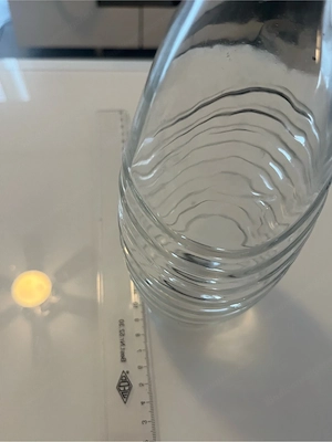 Original SodaStream Glaskaraffe mit elegantem geriffeltem Design und schwarzem Schraubdeckel. Fassun Bild 3