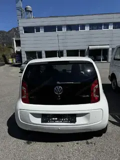 VW White Up Highline Bild 7
