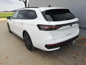 VW Passat Variant 2.0 TDI 142 kW 4Motion R-Line DSG ABT Pano 19 Z... Bild 3