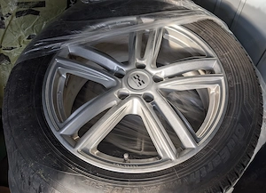 225 55 R18 102V XL
