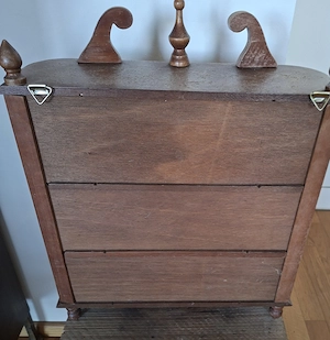 Altes Holzschränkchen  Bild 5